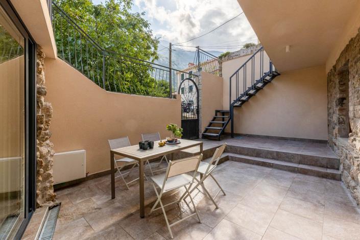 Image No.2-2 Bed Semi-Detached for sale