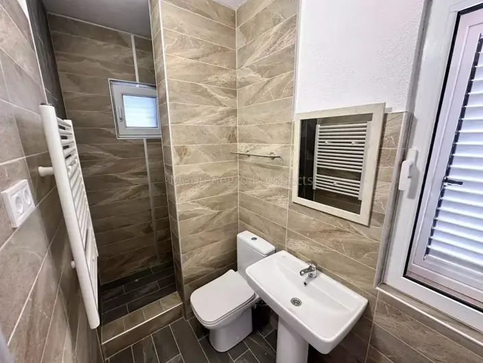 Image No.9-4 Bed House for sale
