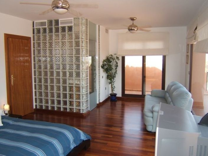 Image No.10-4 Bed Villa for sale