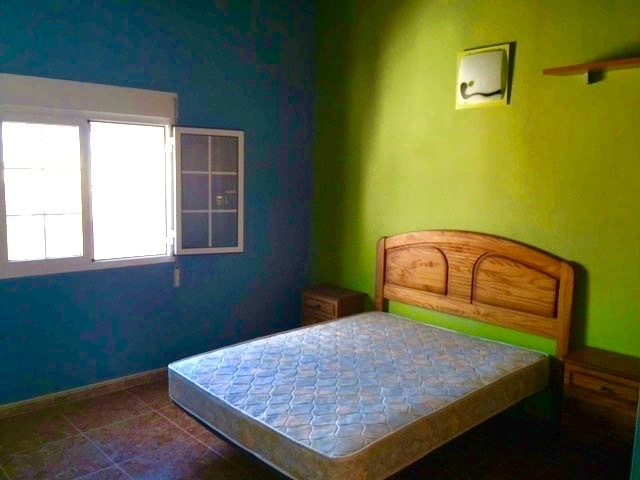 Image No.10-6 Bed Property for sale