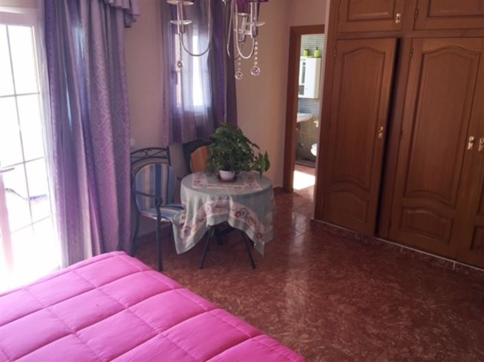 Image No.12-6 Bed Property for sale