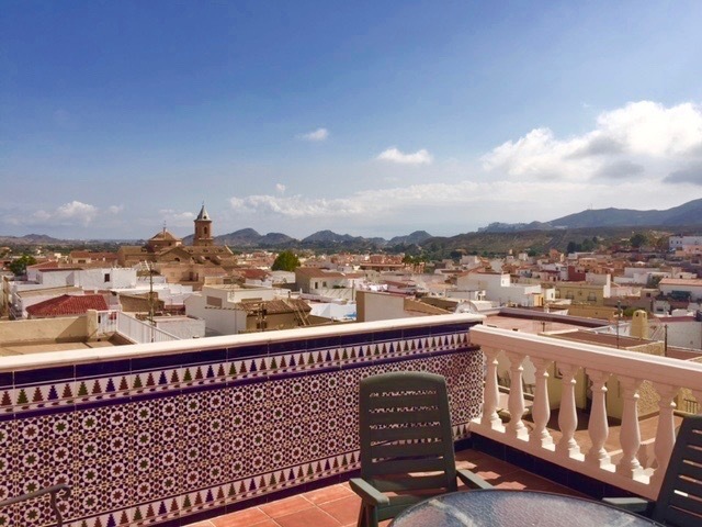 Image No.17-6 Bed Property for sale