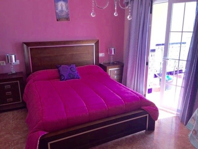 Image No.8-6 Bed Property for sale