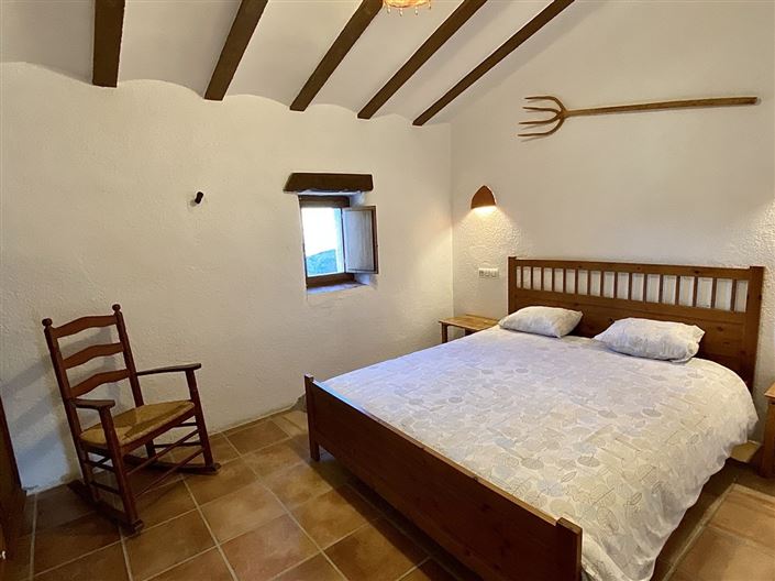 Image No.16-8 Bed Property for sale