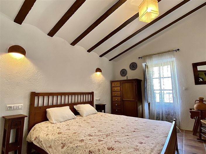 Image No.22-8 Bed Property for sale