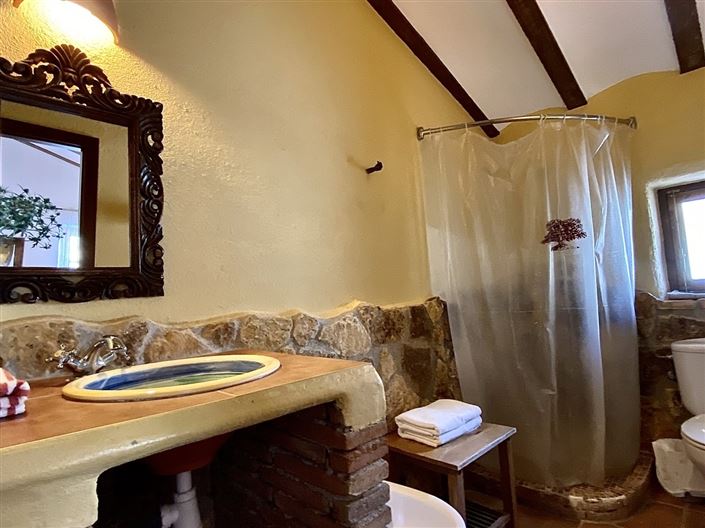 Image No.25-8 Bed Property for sale