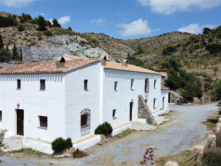 Image No.28-8 Bed Property for sale