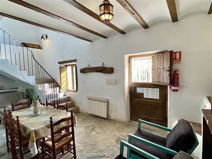 Image No.8-8 Bed Property for sale