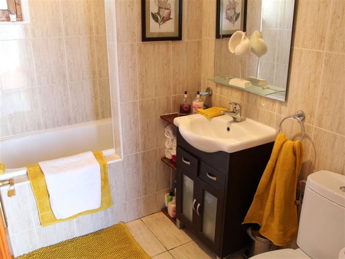 Image No.10-4 Bed Property for sale