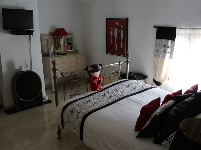 Image No.18-4 Bed Property for sale