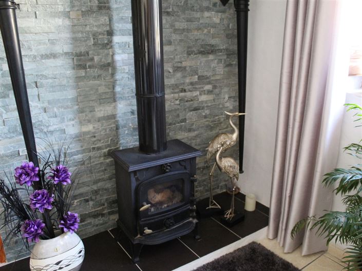 Image No.4-4 Bed Property for sale