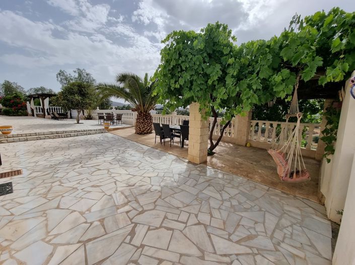 Image No.11-7 Bed Property for sale