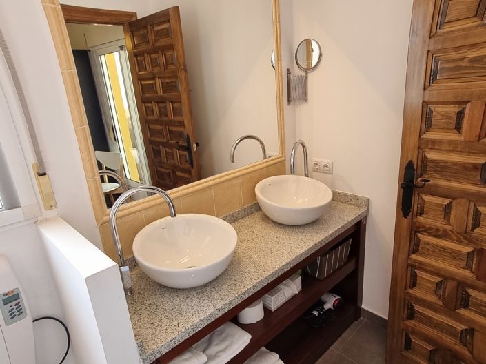 Image No.13-7 Bed Property for sale