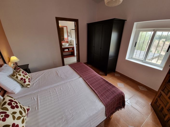 Image No.15-7 Bed Property for sale