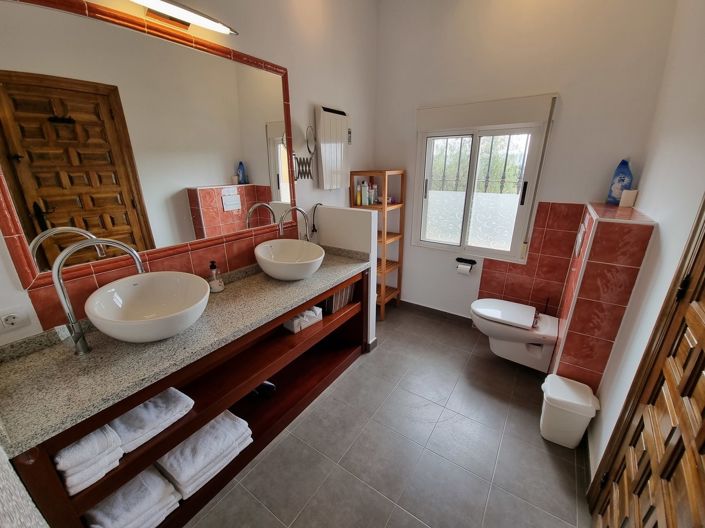 Image No.16-7 Bed Property for sale