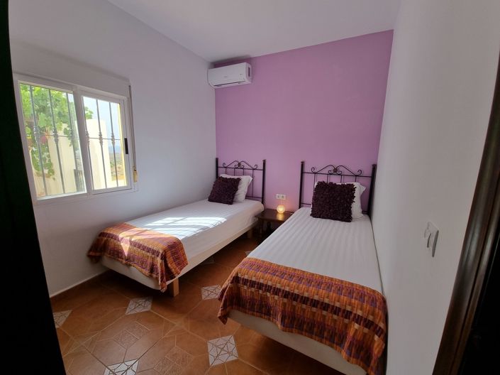 Image No.20-7 Bed Property for sale