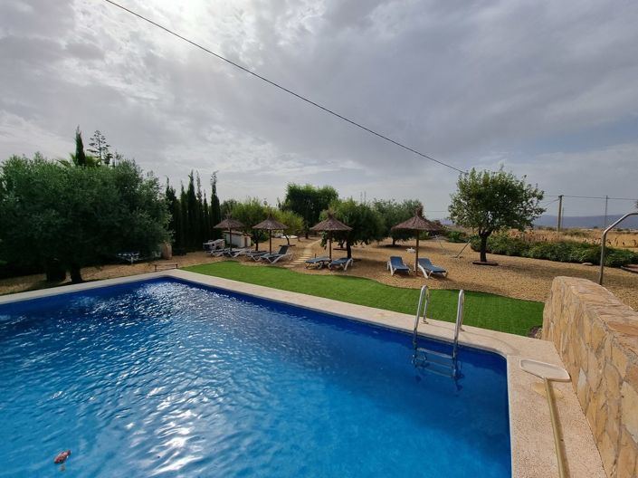 Image No.3-7 Bed Property for sale