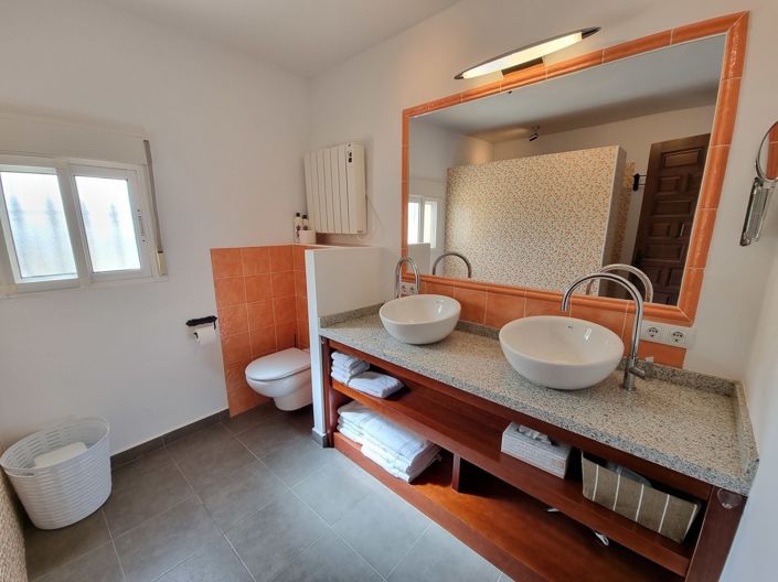 Image No.21-7 Bed Property for sale