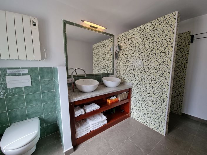 Image No.26-7 Bed Property for sale