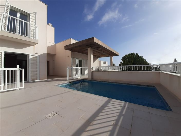 Image No.1-4 Bed Villa for sale