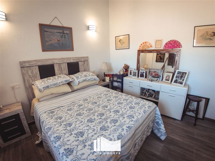 Image No.15-6 Bed Commercial for sale