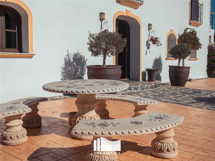 Image No.28-6 Bed Commercial for sale