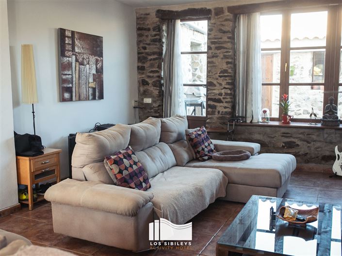 Image No.8-6 Bed Commercial for sale