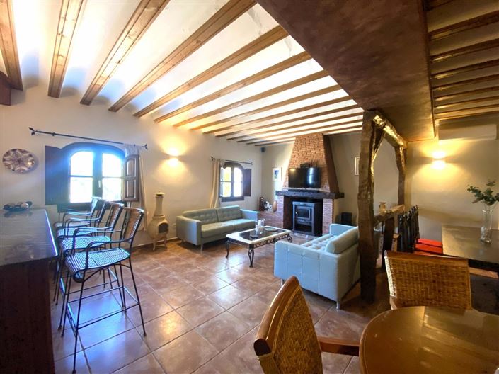 Image No.5-6 Bed Commercial for sale