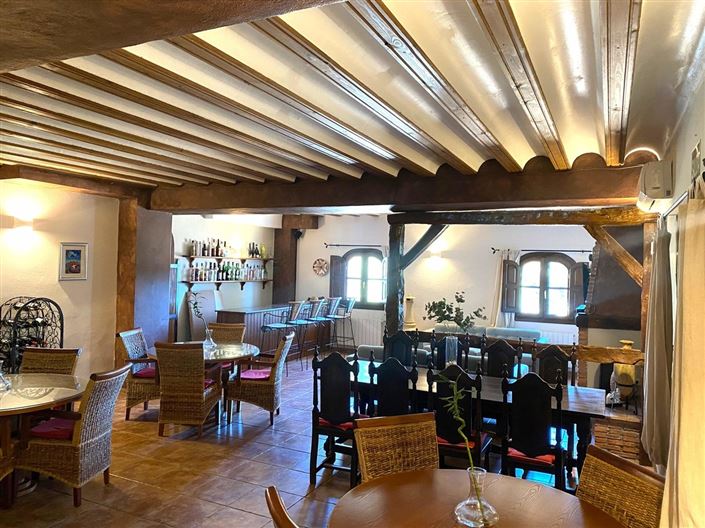 Image No.6-6 Bed Commercial for sale