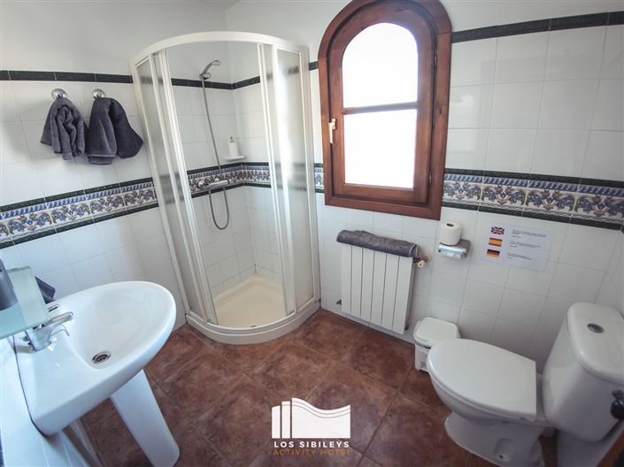 Image No.17-6 Bed Commercial for sale