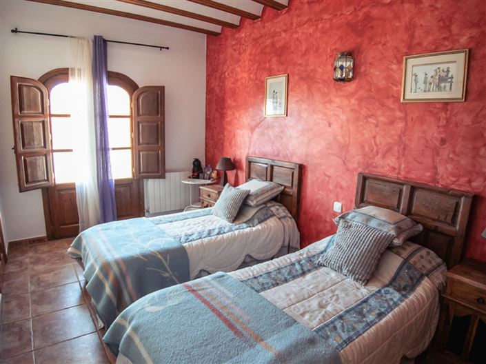 Image No.13-6 Bed Commercial for sale