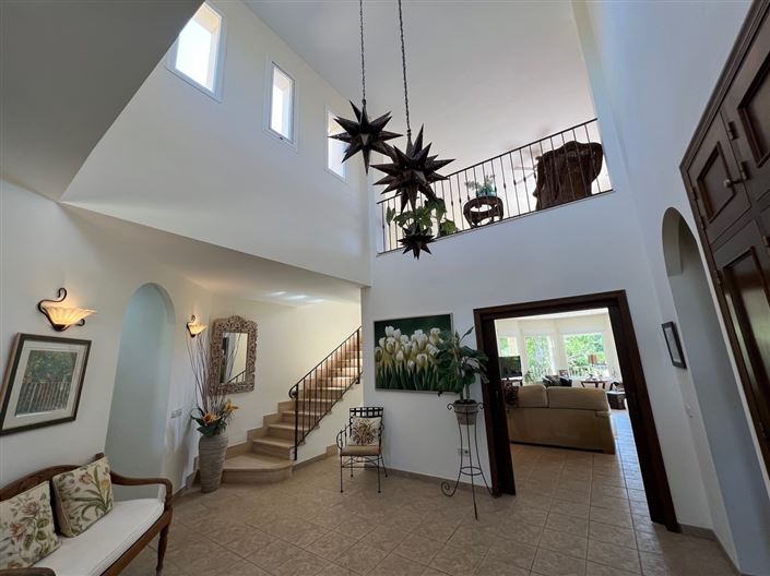 Image No.9-4 Bed Villa for sale