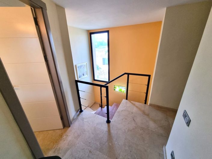 Image No.17-3 Bed Property for sale