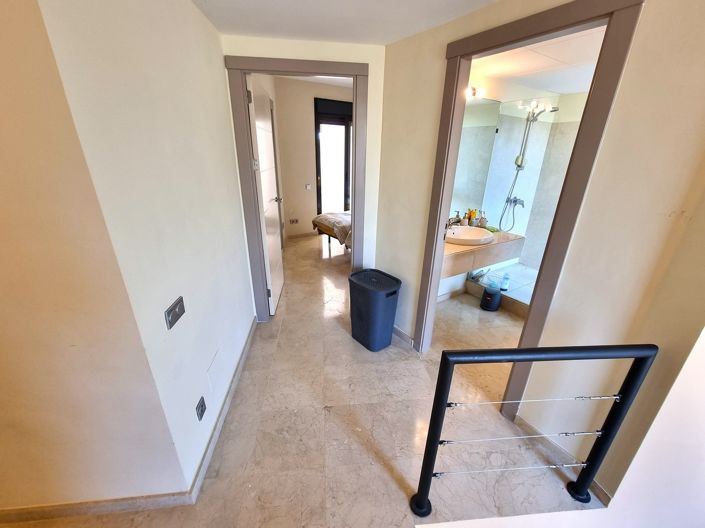 Image No.18-3 Bed Property for sale