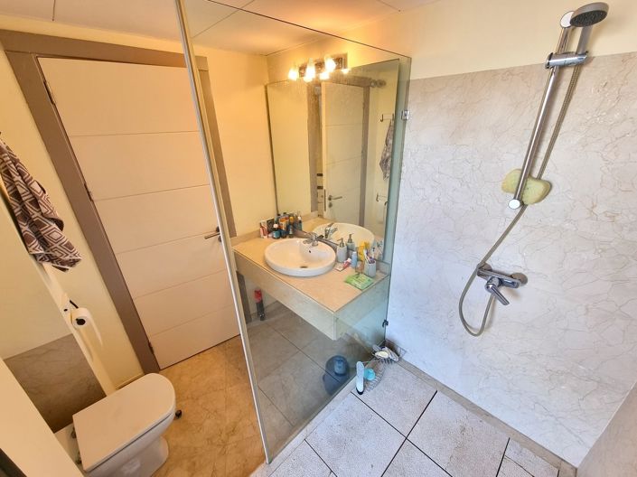Image No.19-3 Bed Property for sale