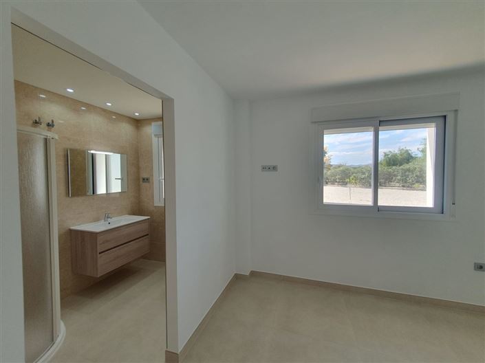 Image No.17-5 Bed Villa for sale