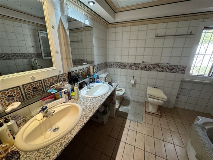 Image No.15-10 Bed Villa for sale