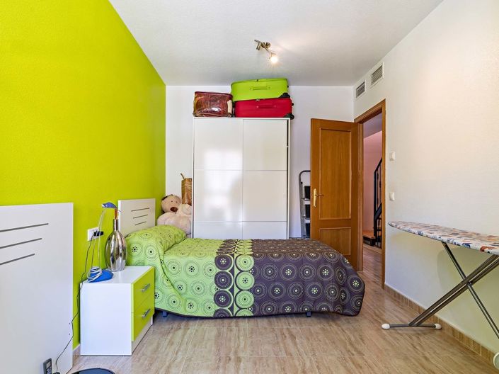 Image No.17-4 Bed Property for sale