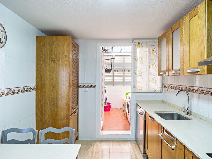 Image No.8-4 Bed Property for sale