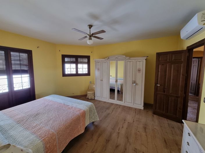 Image No.18-5 Bed Villa for sale