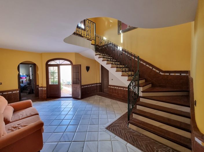 Image No.3-5 Bed Villa for sale