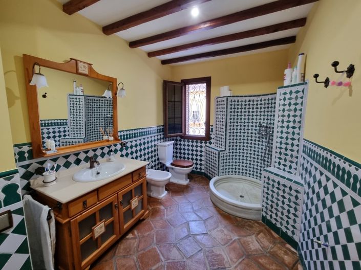 Image No.9-5 Bed Villa for sale