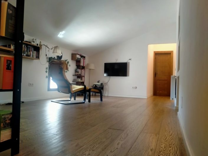 Image No.23-7 Bed Property for sale