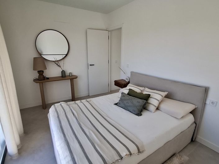 Image No.16-3 Bed Property for sale