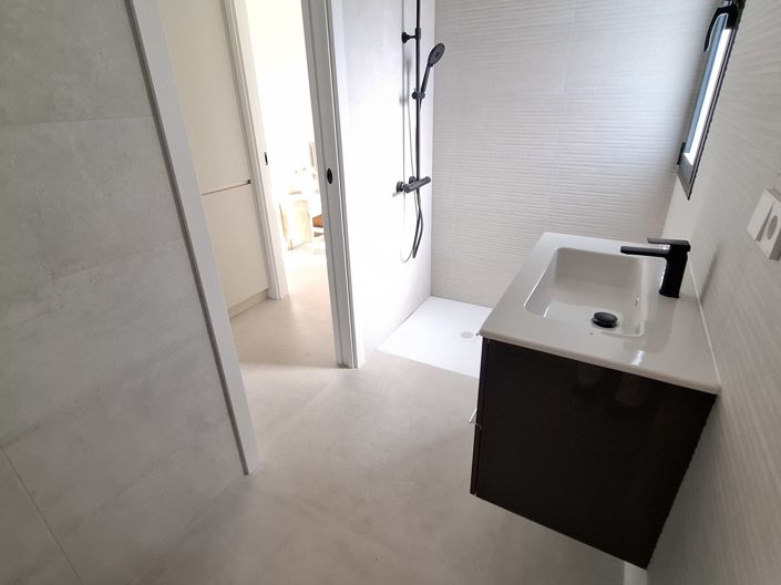 Image No.19-3 Bed Property for sale