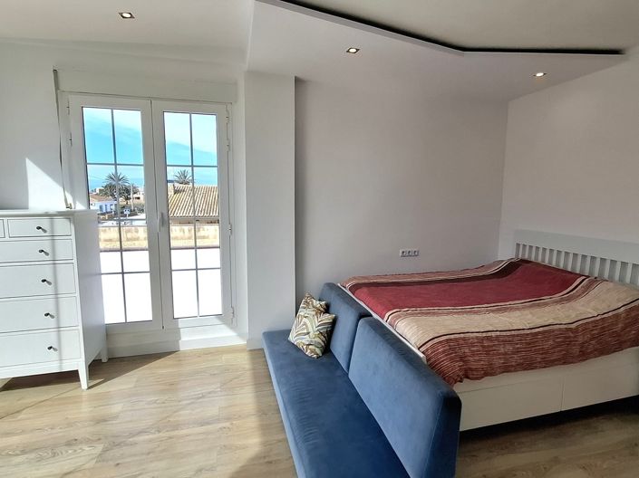 Image No.22-3 Bed Property for sale