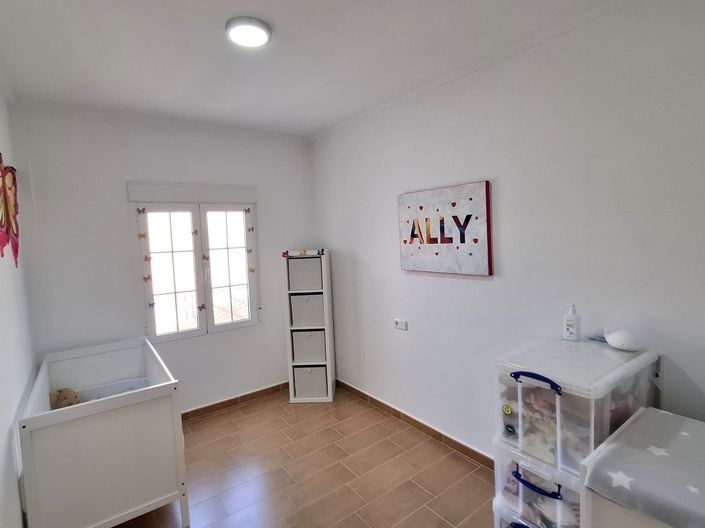 Image No.27-3 Bed Property for sale