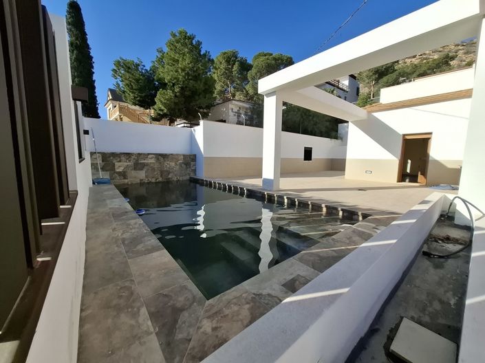 Image No.1-5 Bed Villa for sale