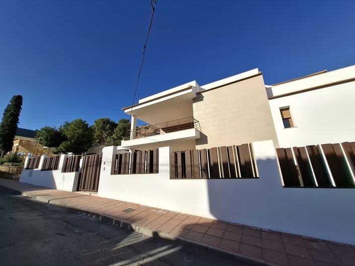 Image No.2-5 Bed Villa for sale