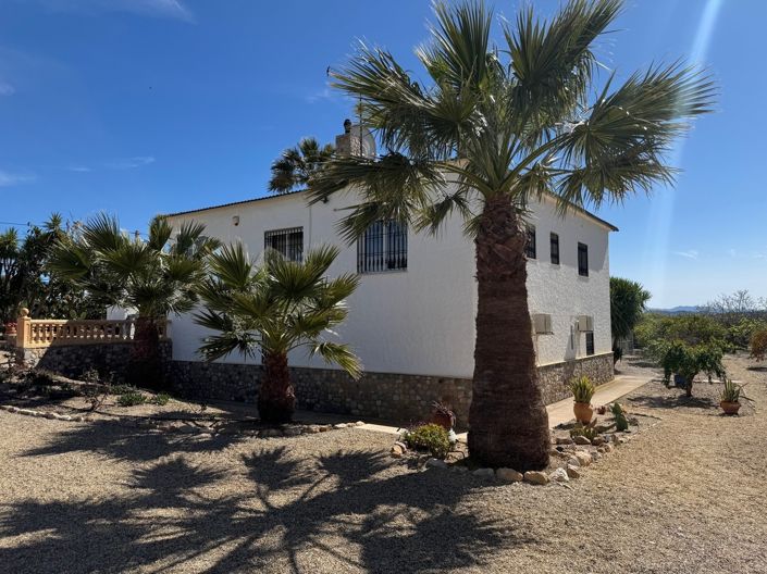 Image No.2-4 Bed Villa for sale